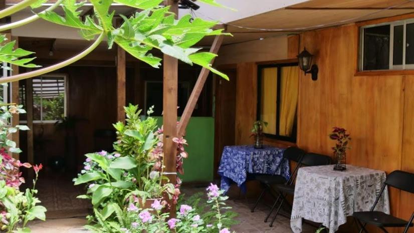 Hostal Vaihere Hanga Roa Esterno foto
