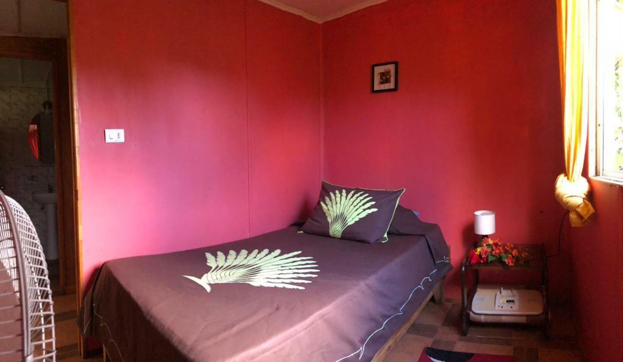 Hostal Vaihere Hanga Roa Esterno foto