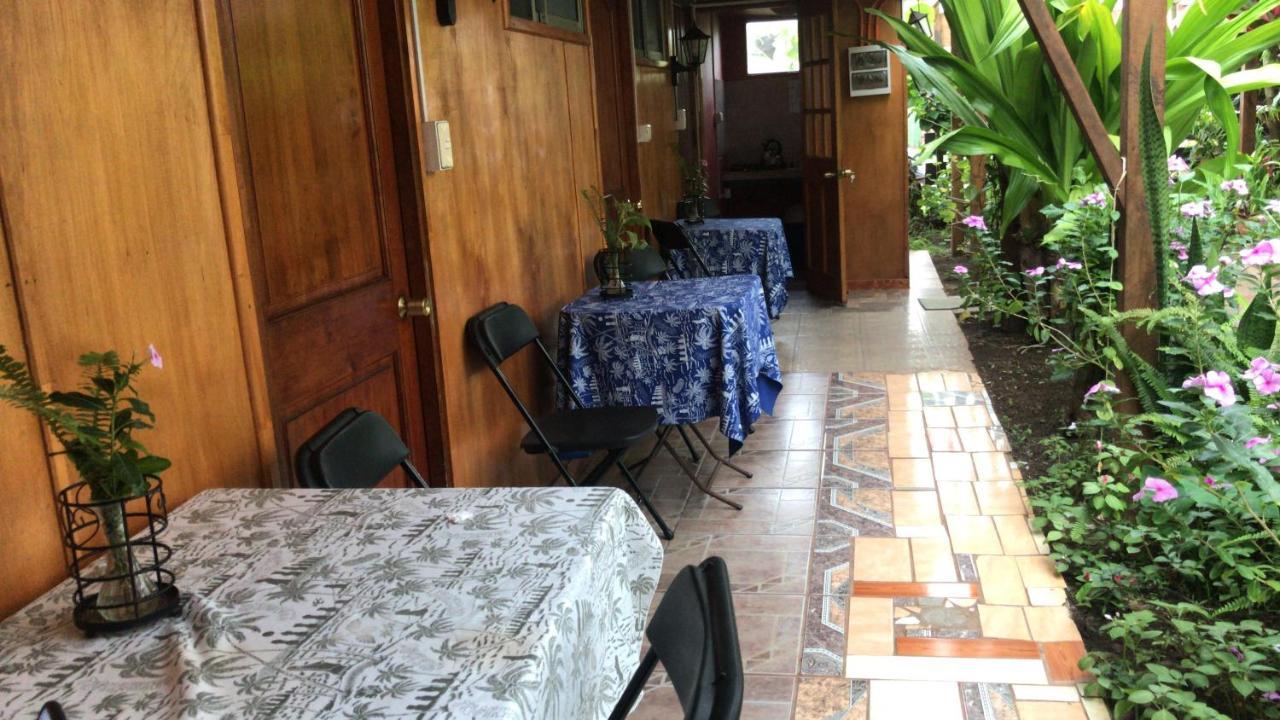 Hostal Vaihere Hanga Roa Esterno foto